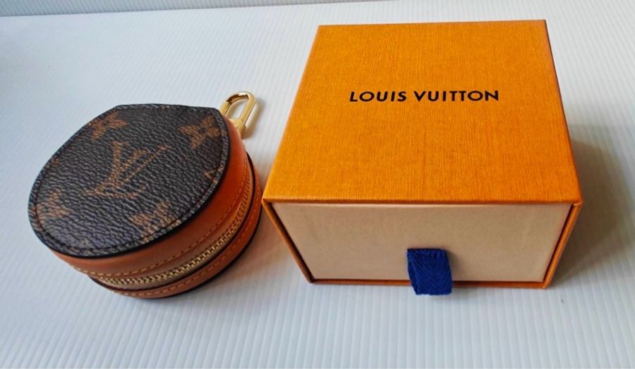 LOUIS VUITTON 路易威登 晶片零錢包 化妝包 耳機包-0