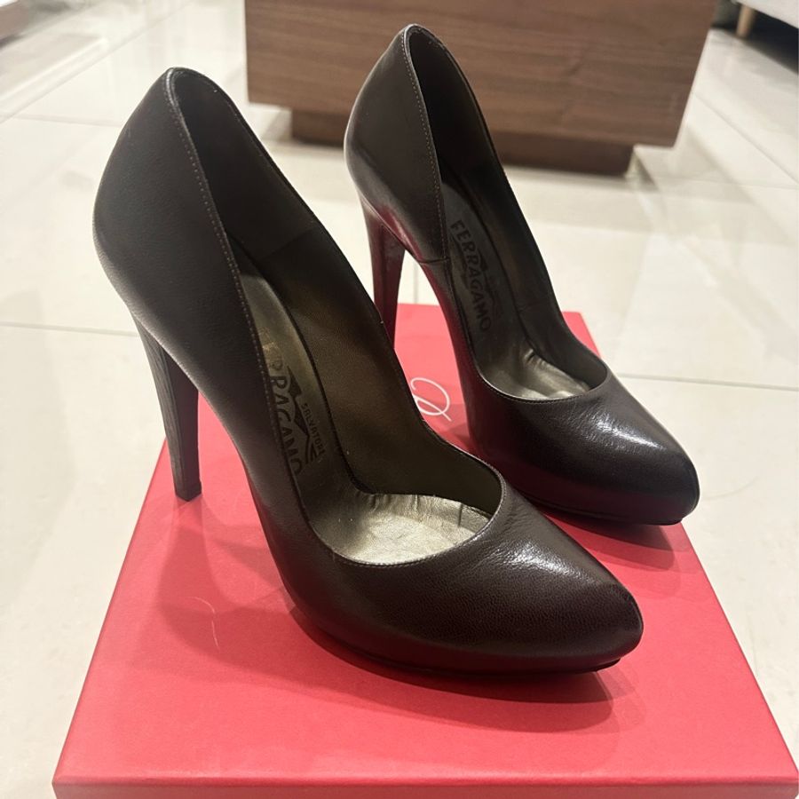 salvatore ferragamo木質跟。質感爆表的深咖啡色-1