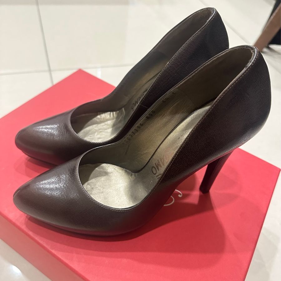salvatore ferragamo木質跟。質感爆表的深咖啡色-5