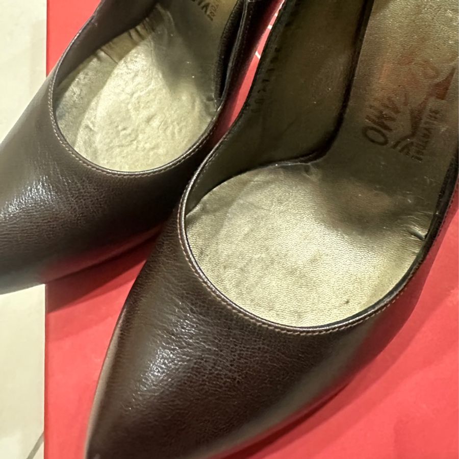 salvatore ferragamo木質跟。質感爆表的深咖啡色-13