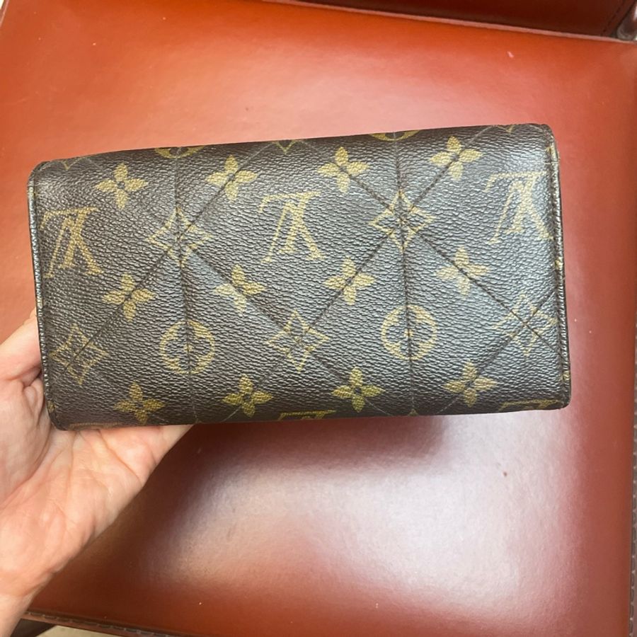 LV Monogram 限量菱格紋長皮夾-1
