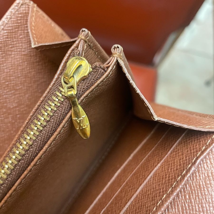 LV Monogram 限量菱格紋長皮夾-4