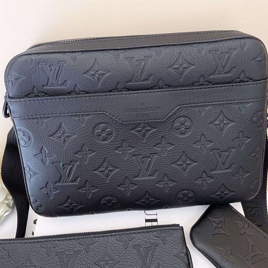 LV TRIO黑壓紋皮 三合一郵差包 男生-10