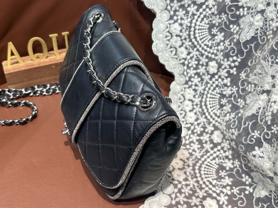 季節限量版‼️Chanel Limited Edition Black Chain Flap Bag 22cm 香奈兒黑色小羊皮菱格翻蓋鏈條斜挎包-1