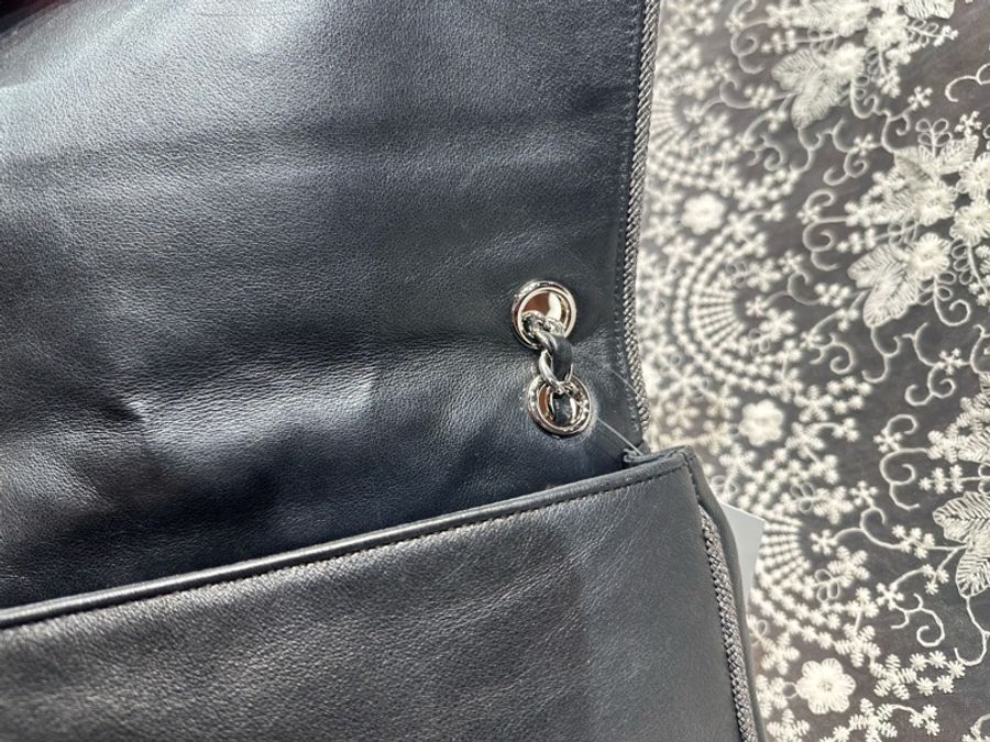 季節限量版‼️Chanel Limited Edition Black Chain Flap Bag 22cm 香奈兒黑色小羊皮菱格翻蓋鏈條斜挎包-14