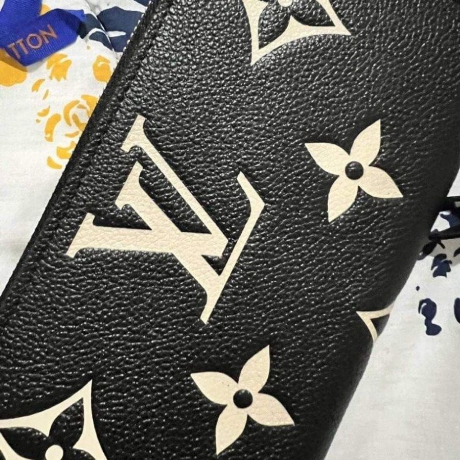 全新 未拆 Louis Vuitton/LV 路易威登LV 新款Monogram 雙色牛皮壓紋長夾 黑色 M80481-0