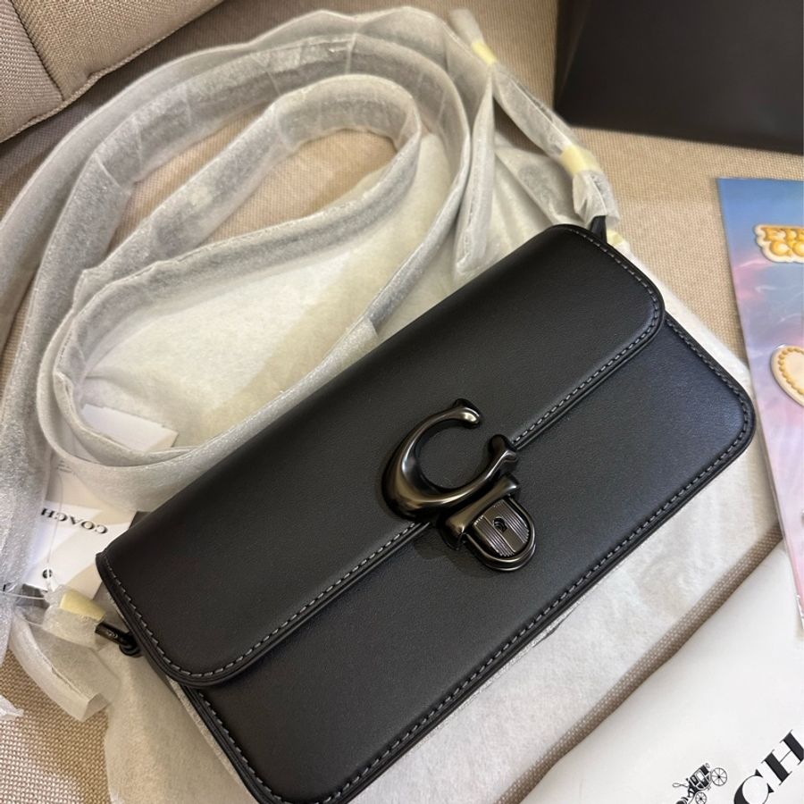 全新Coach Studio Baguette法棍包-1