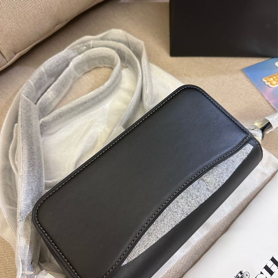 全新Coach Studio Baguette法棍包-3