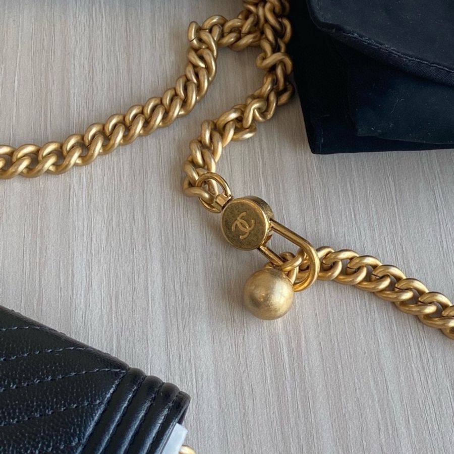 CHANEL Leboy 黑金荔枝紋牛皮 金珠斜挎包-8