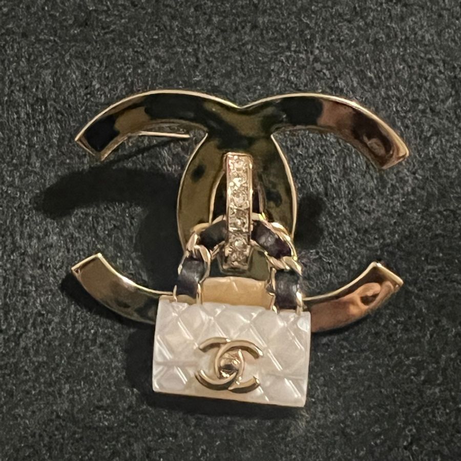 #Chanel 23C 經典雙C LOGO皮穿鏈CF包造型胸針🌸 <#優惠中 🥰>-1