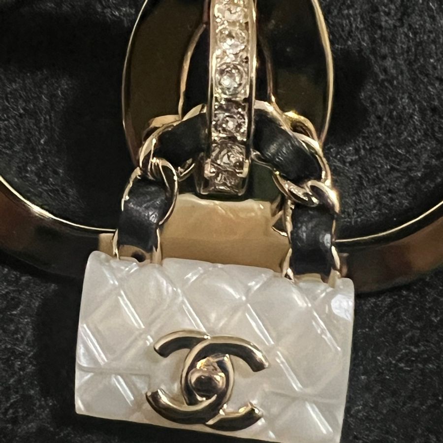 #Chanel 23C 經典雙C LOGO皮穿鏈CF包造型胸針🌸 <#優惠中 🥰>-11
