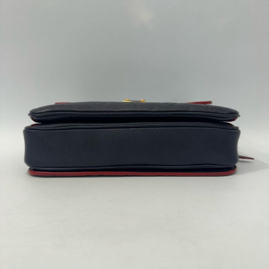LV海軍藍牛皮壓紋郵差包M44071-3