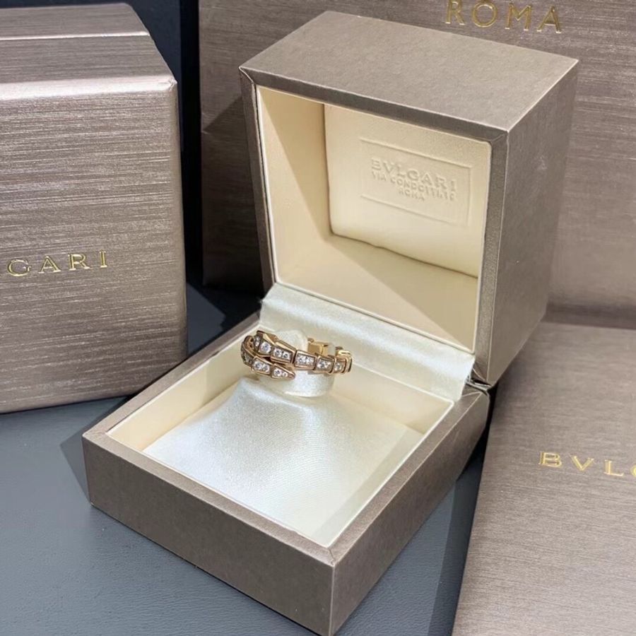Bvlgari 寶格麗Serpenti Viper 系列蛇頭窄版玫瑰金滿鑽戒指M碼-1