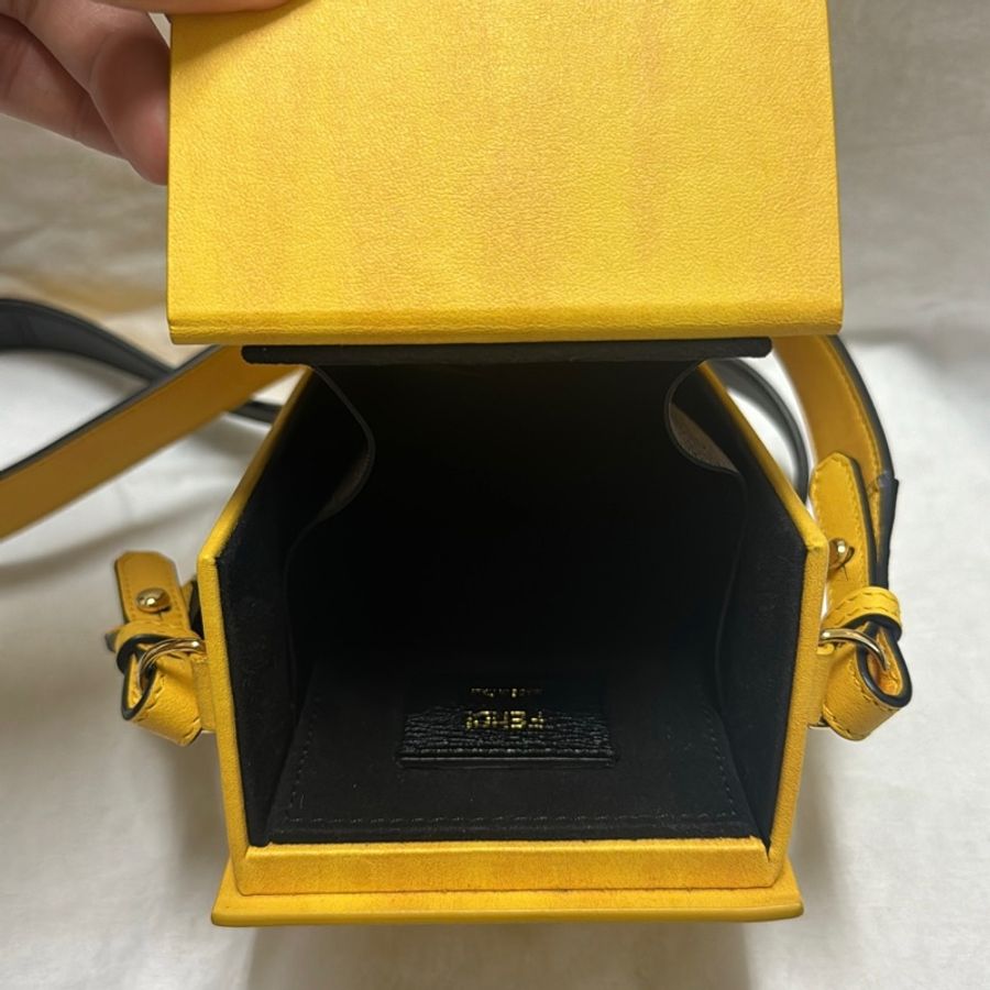FENDI BOX 盒子包/走秀款/肩背斜跨皆可-9