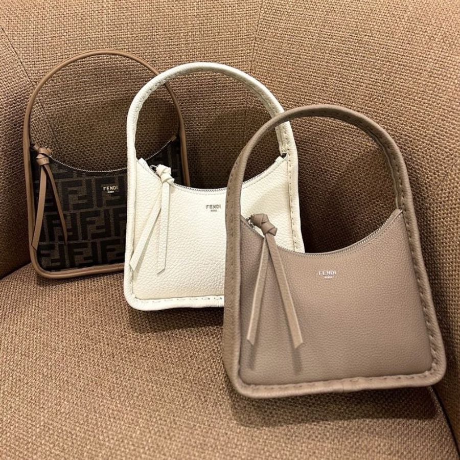 "限時降價 夏季折扣"-Fendi 8BS094 Fendessence 羅馬小牛皮迷你包 –鴿灰色 Selleria 工藝設計《當季專櫃正售★全新商品 》-5