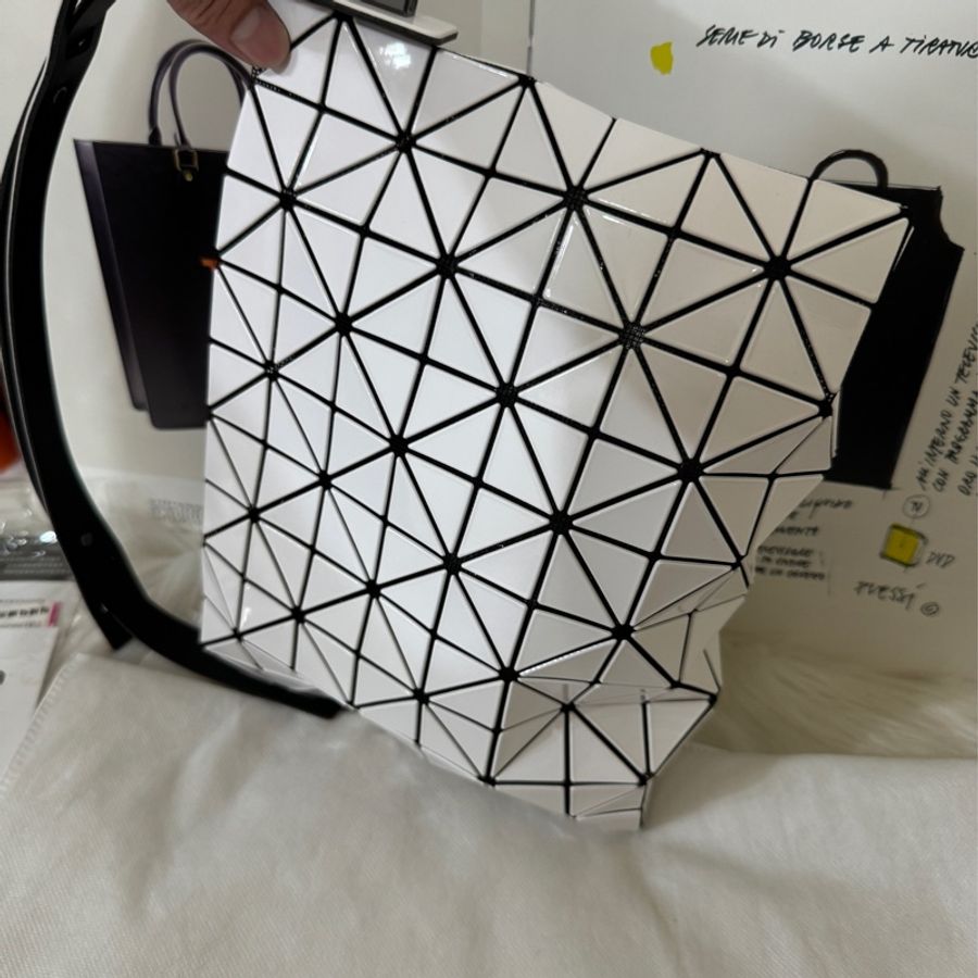 ISSEY MIYAKE 三宅一生BAOBAO幾何方格手提/肩背新月包(白色)-20