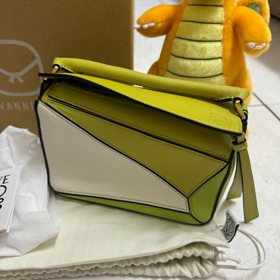 Loewe puzzle mini 拼圖包 特殊色 撞色 綠白-0