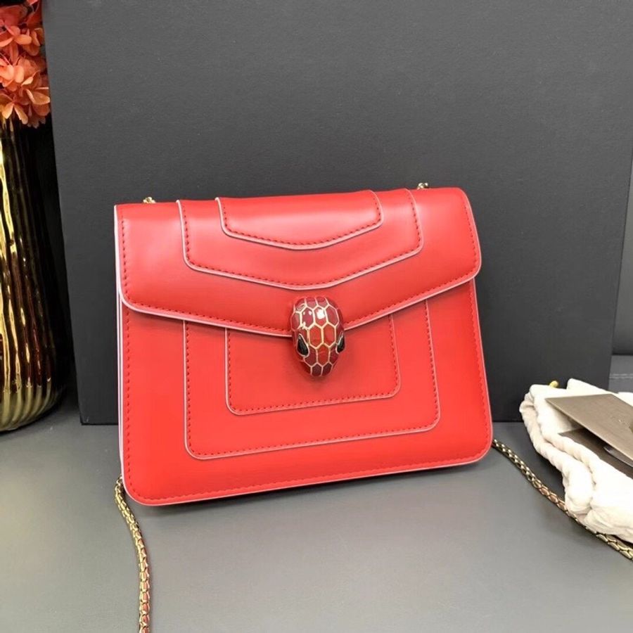 bvlgari 寶格麗限量情人節紅色小號 蛇頭包,尺寸19*15-0