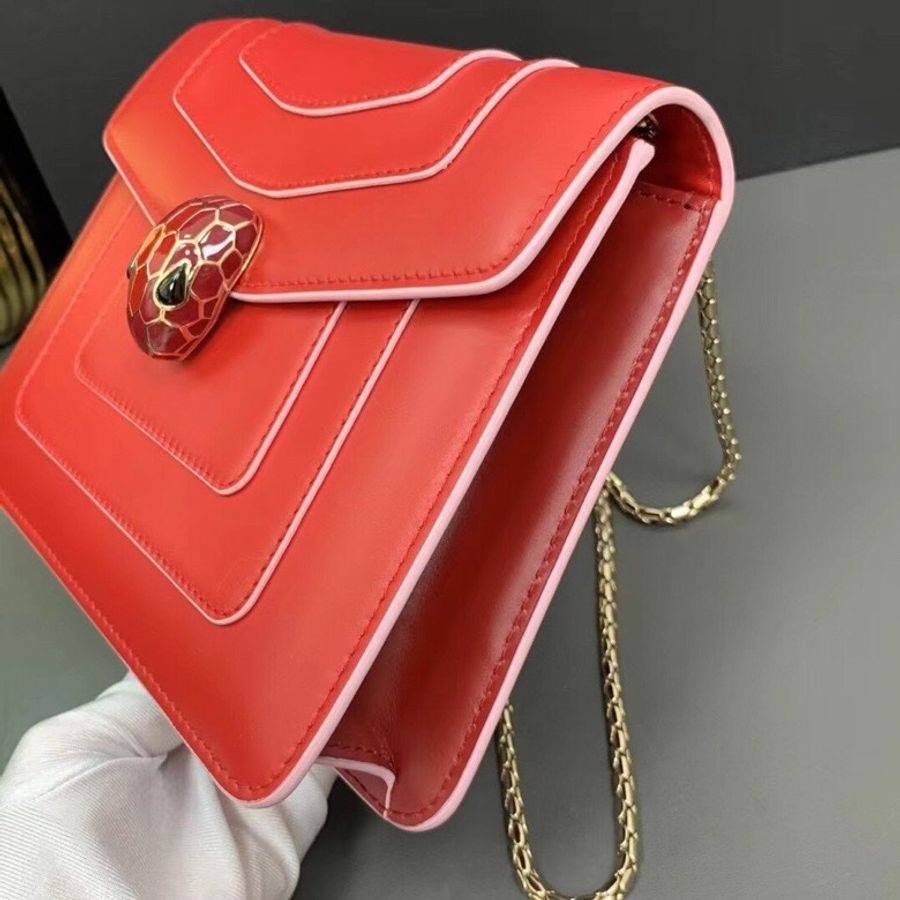 bvlgari 寶格麗限量情人節紅色小號 蛇頭包,尺寸19*15-2