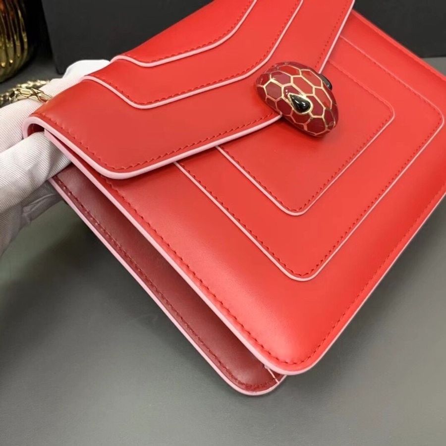 bvlgari 寶格麗限量情人節紅色小號 蛇頭包,尺寸19*15-3
