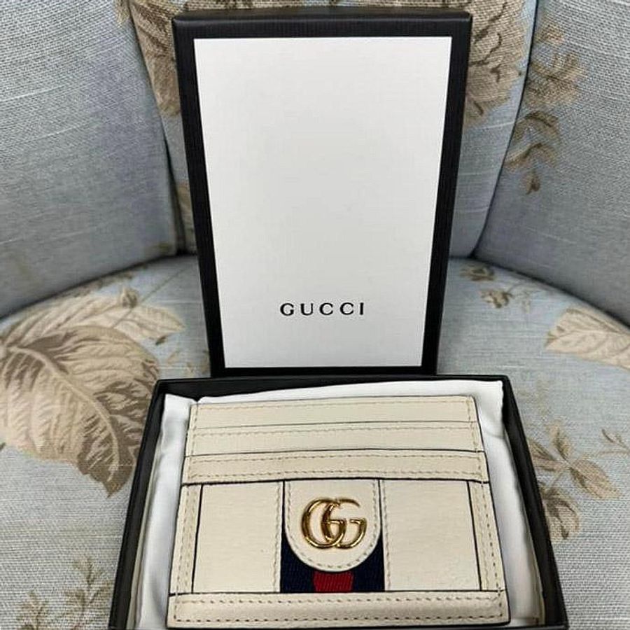 Gucci很氣質的米色牛皮經典GG logo卡夾! 新新新!!!-1