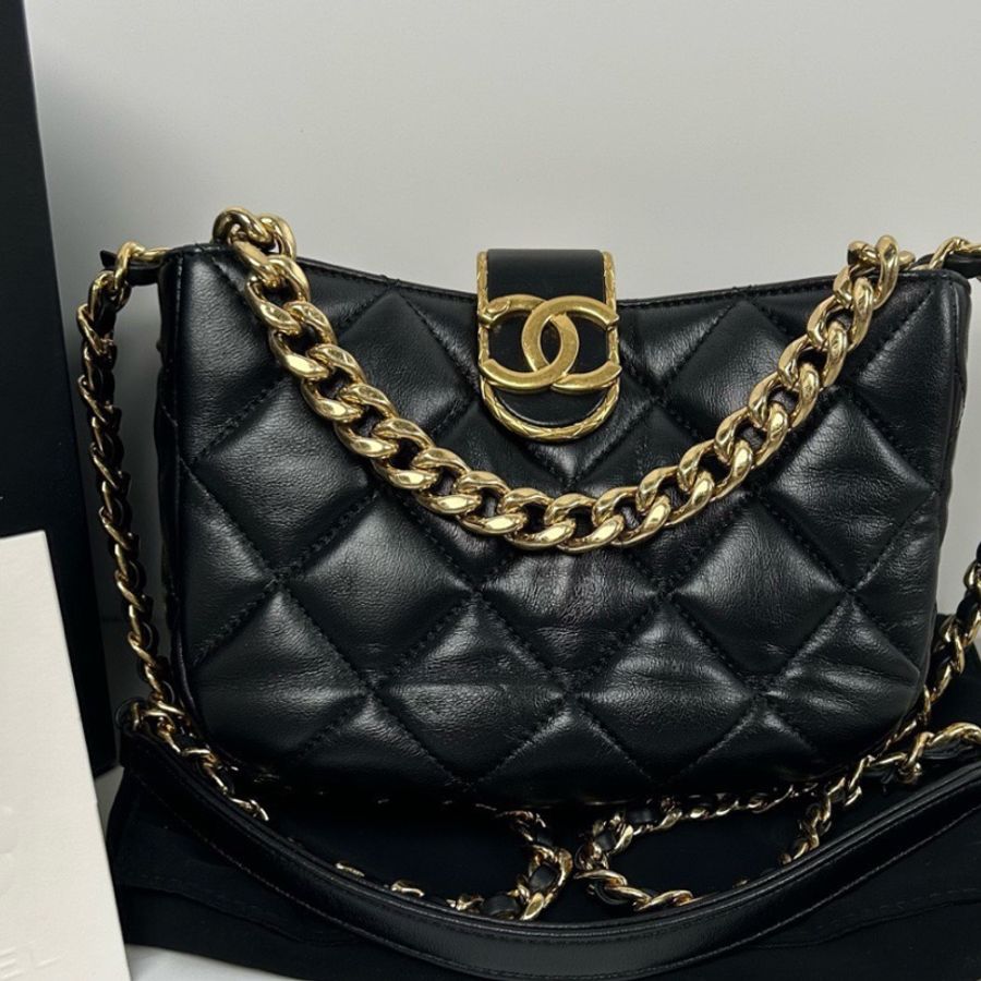 Chanel 香奈兒 22B 流浪包 黑色 金扣 羊皮-0