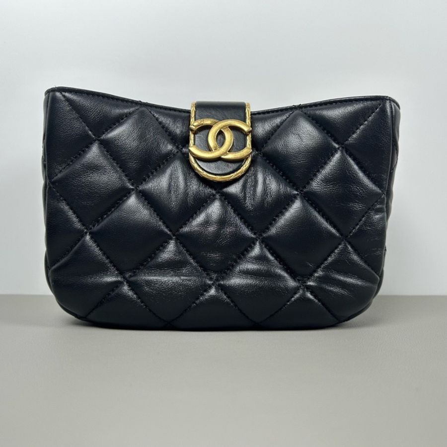 Chanel 香奈兒 22B 流浪包 黑色 金扣 羊皮-1
