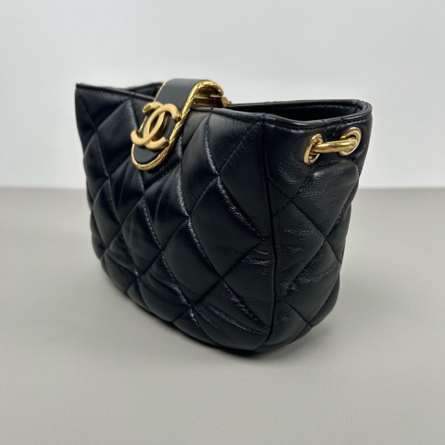 Chanel 香奈兒 22B 流浪包 黑色 金扣 羊皮-6