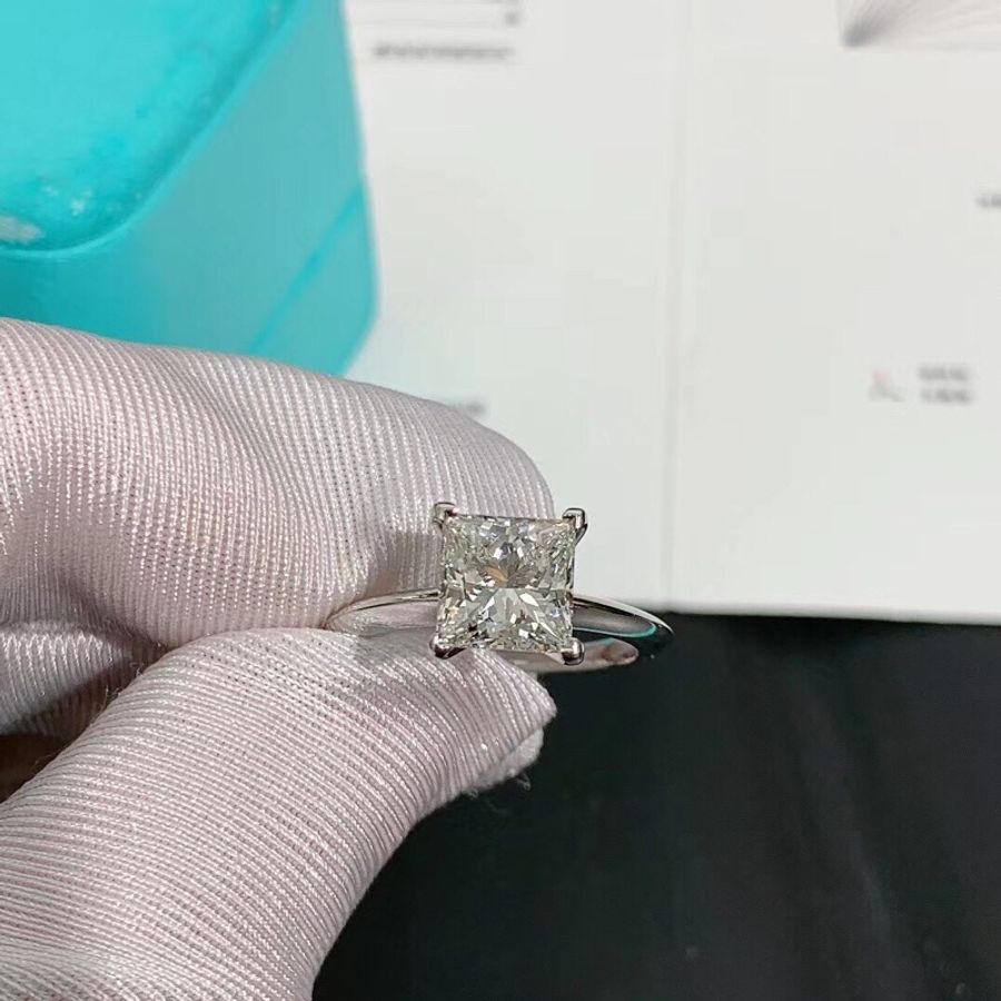 Tiffany 蒂芙尼 2克拉公主方鑽戒指51號,主鑽:2.16ct,顏色:I,淨度:vvs2-3