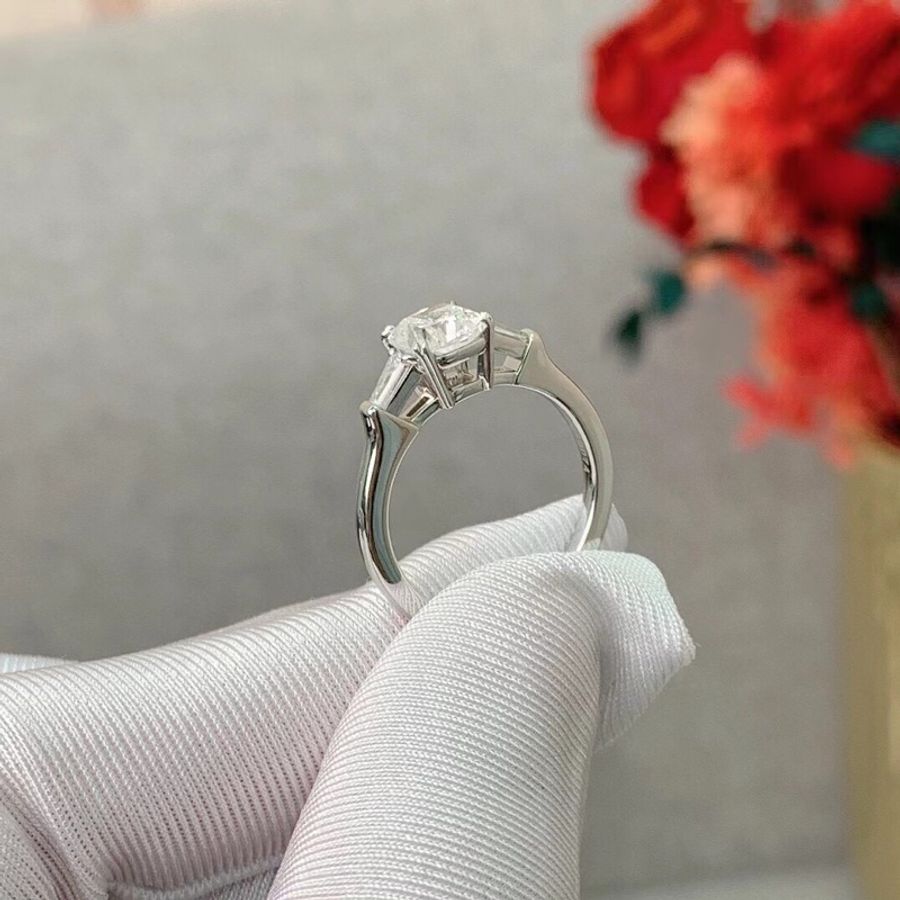 harry winston 海瑞溫斯頓一克拉枕形鑽戒50碼,主鑽:1.17ct,顏色:F,淨度vs2-5