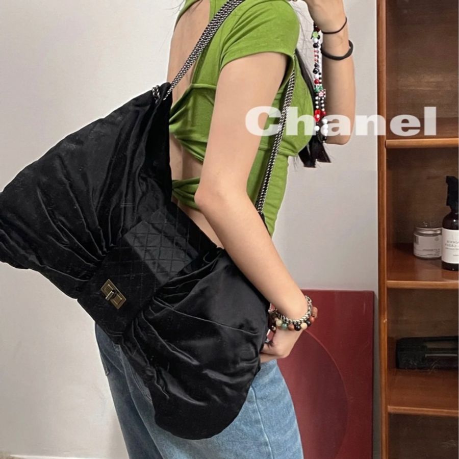 售出欣賞Chanel vintage黑色緞面蝴蝶結款2.55扣鏈包-4