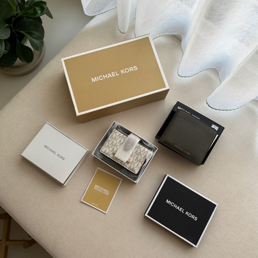 MICHAEL KORS 橄欖綠皮夾-1