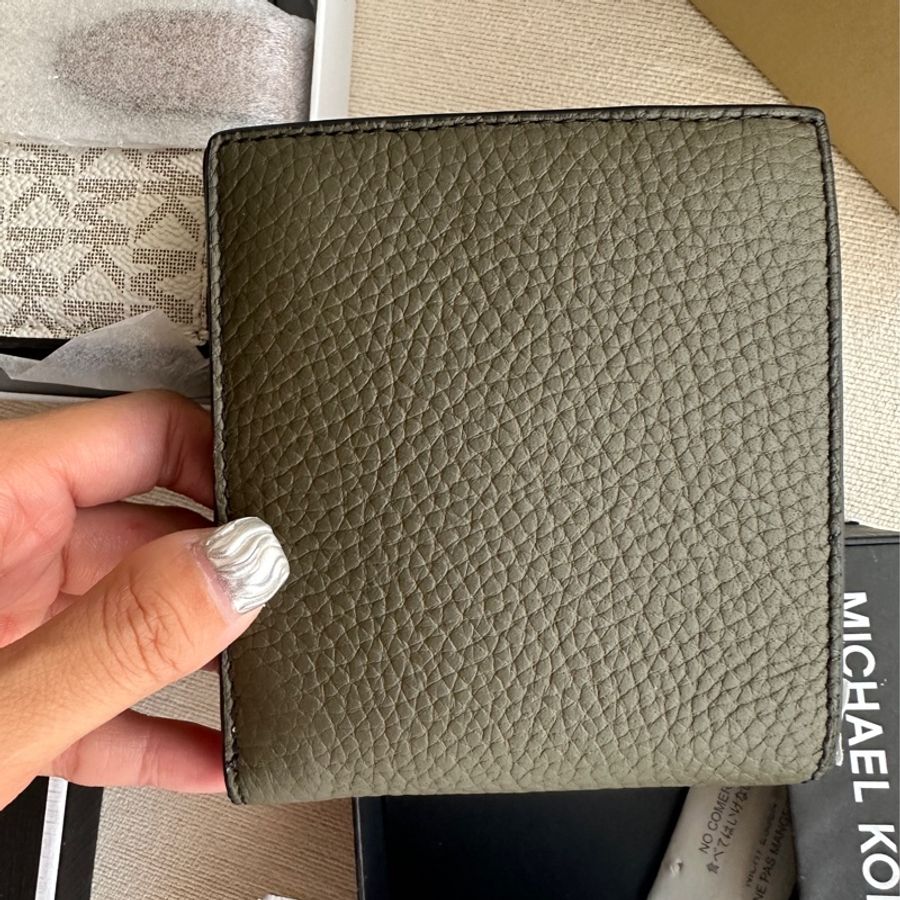 MICHAEL KORS 橄欖綠皮夾-7