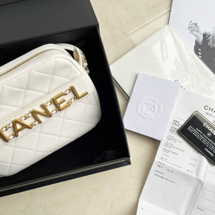 不議價::CHANEL:: 立體金字 白色相機包-0