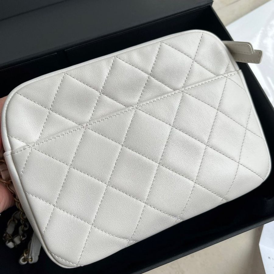 不議價::CHANEL:: 立體金字 白色相機包-2