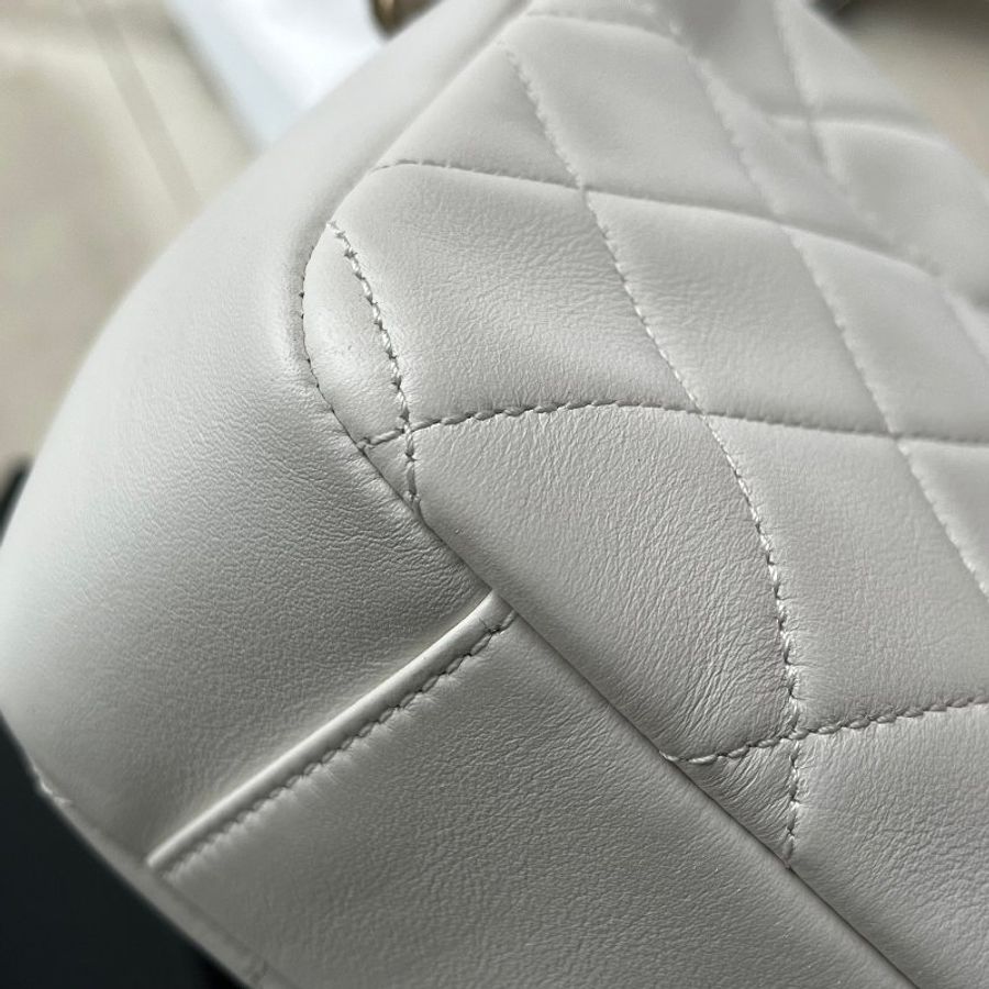 不議價::CHANEL:: 立體金字 白色相機包-4