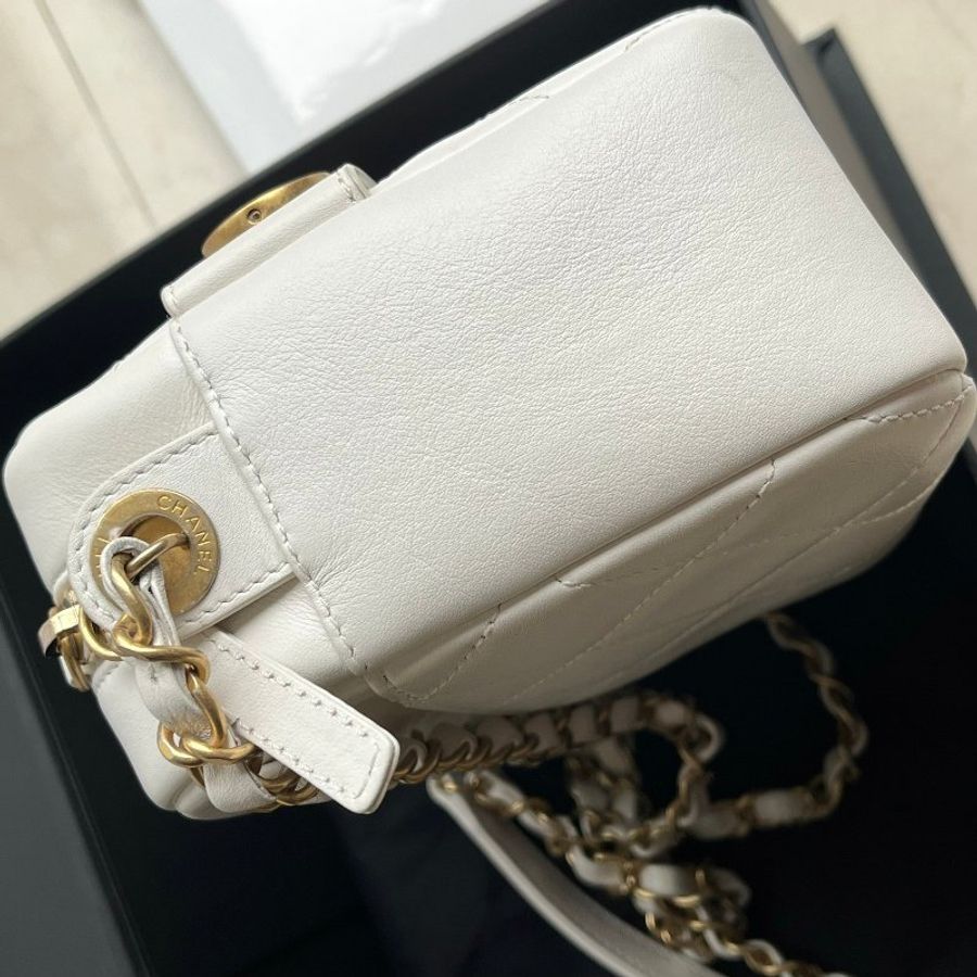 不議價::CHANEL:: 立體金字 白色相機包-7