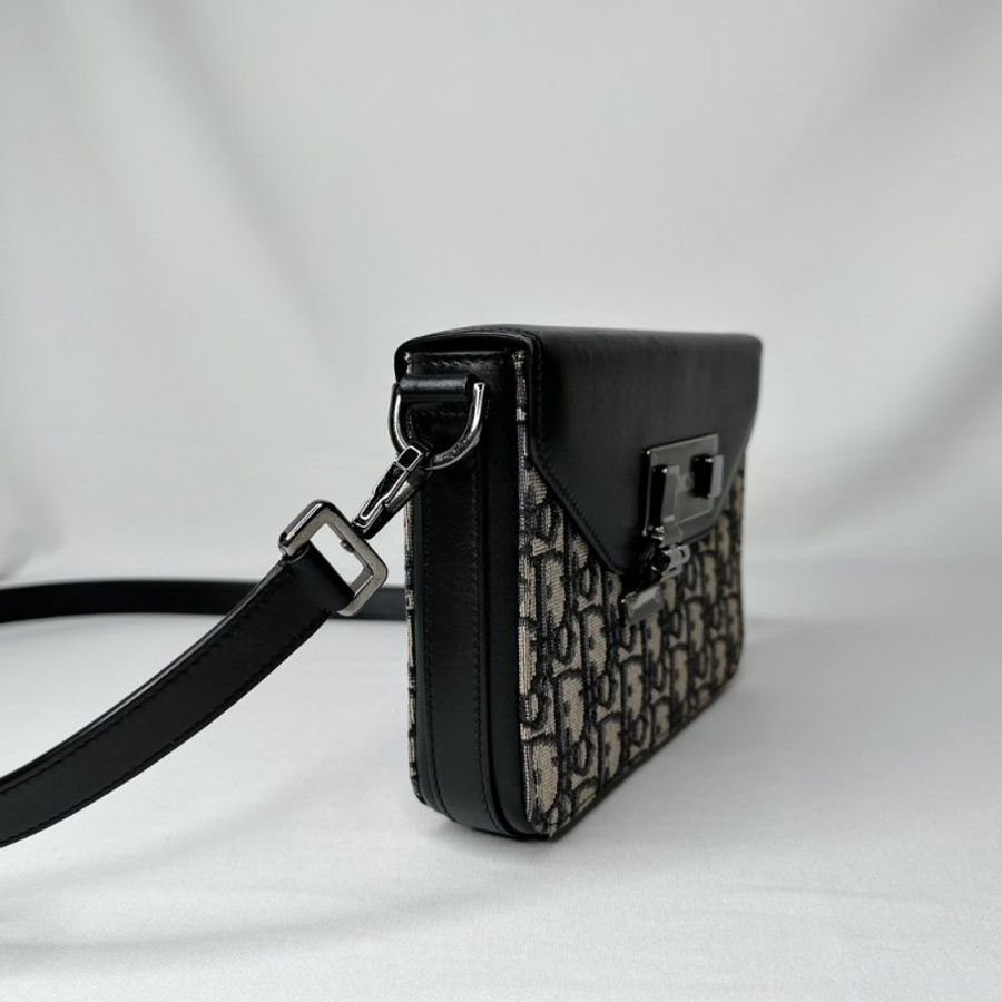 DIOR Lock黑牛緹花郵差包-3