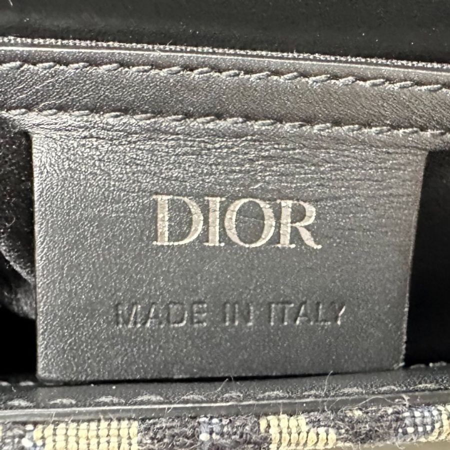 DIOR Lock黑牛緹花郵差包-11