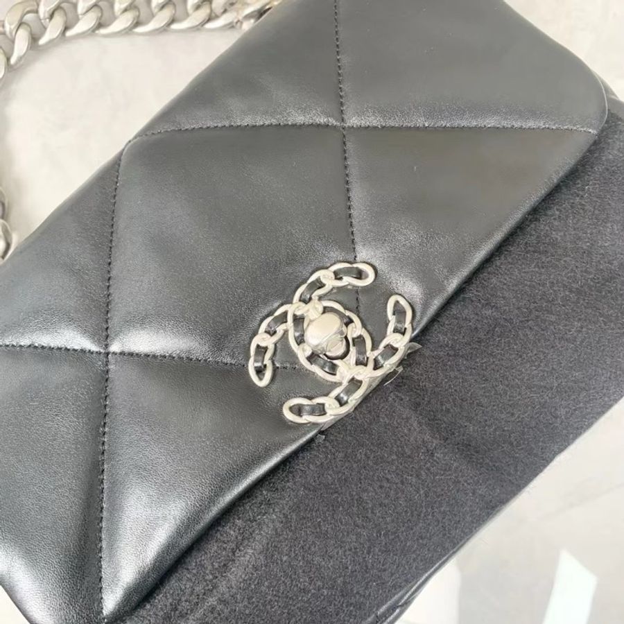 Chanel 19bag small 銀扣-7