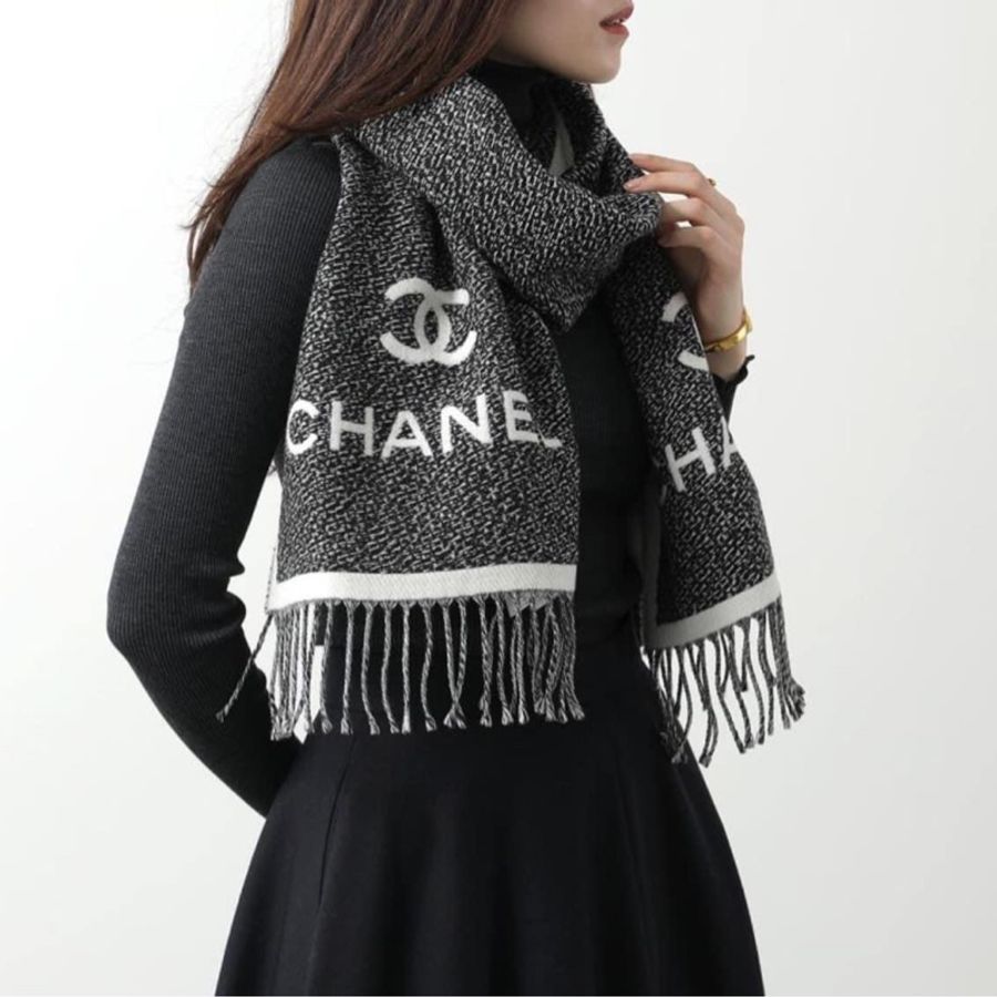 Chanel 黑花灰雙色披肩圍巾⛄️全新圍巾保暖時髦香奈兒-1