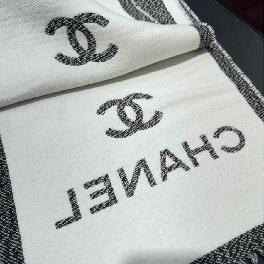Chanel 黑花灰雙色披肩圍巾⛄️全新圍巾保暖時髦香奈兒-4