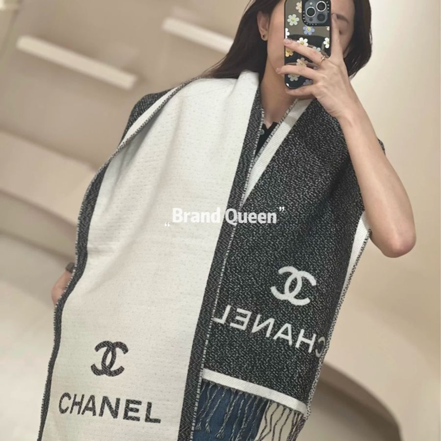 Chanel 黑花灰雙色披肩圍巾⛄️全新圍巾保暖時髦香奈兒-0