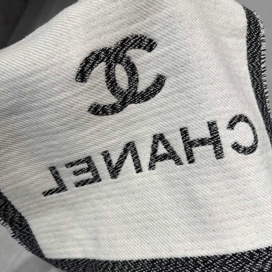Chanel 黑花灰雙色披肩圍巾⛄️全新圍巾保暖時髦香奈兒-12