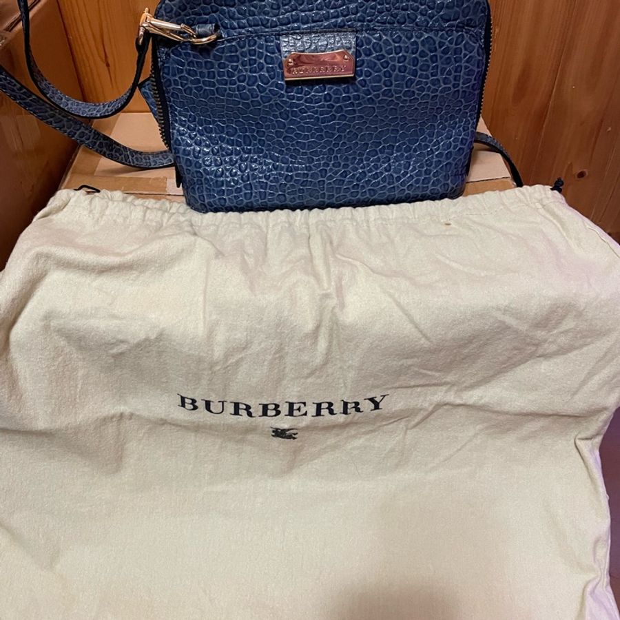 二手 真品 BURBERRY 全皮 斜背包 產地 羅馬尼亞🇷🇴-13