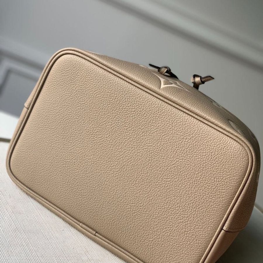 全新 未拆 Louis Vuitton LV路易威登 M45555 Neonoe MM 雙色壓花牛皮束口水桶包(附萬用包/斑鳩灰)-5