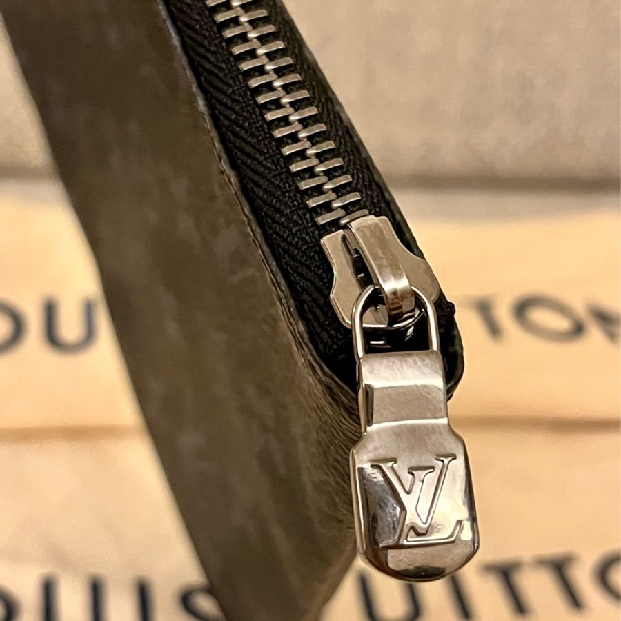 全新正品未使用 LV 黑花X 藤原浩限量手拿包-2