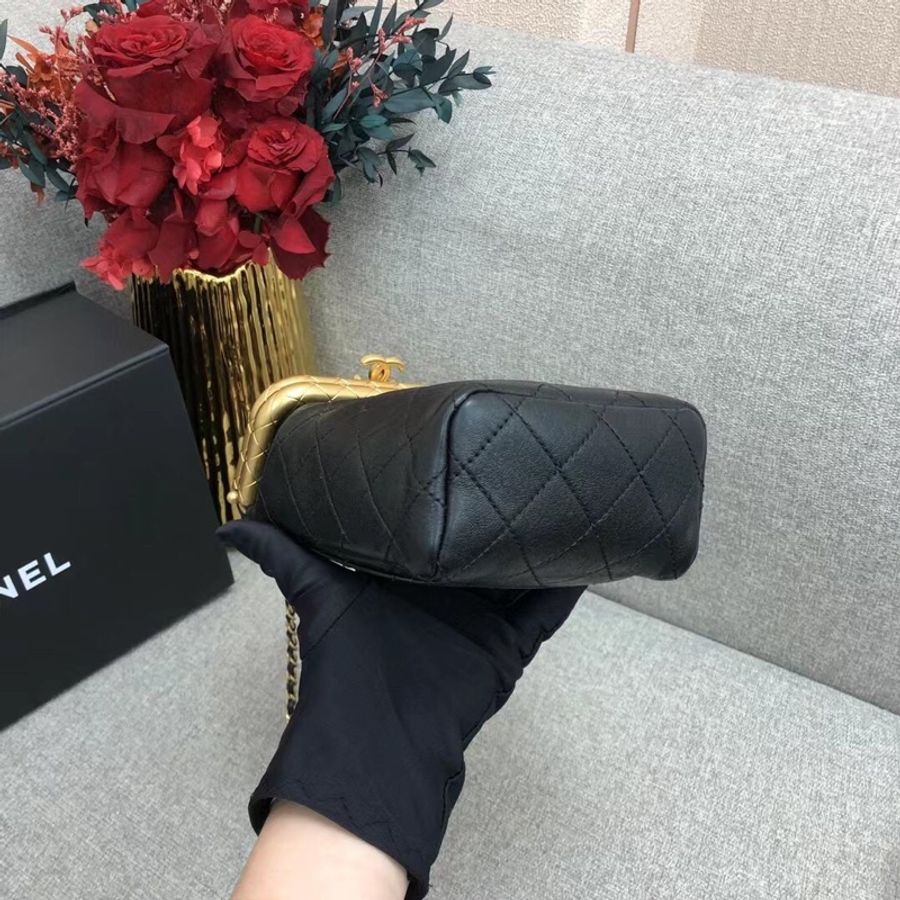 chanel 香奈兒 高級手作坊系列 黑金 kiss lock 直式垃圾桶垃圾袋手提/斜挎多用鏈條包-7