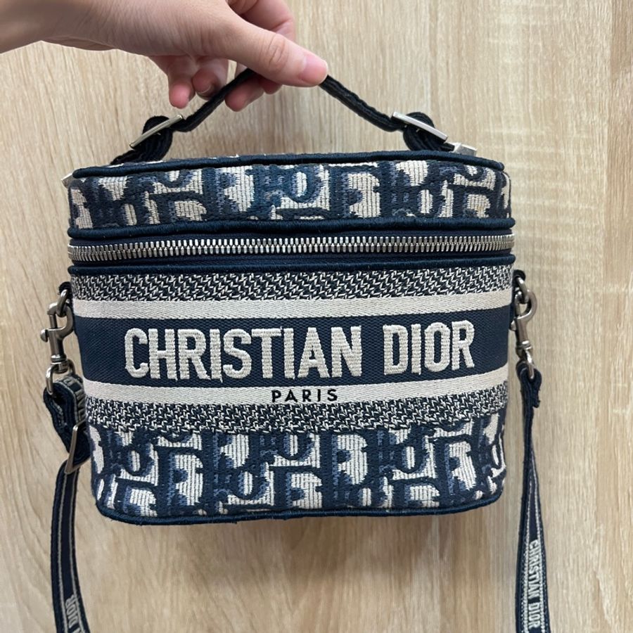 Dior 緹花布霧銀釦手提斜背化妝包-0