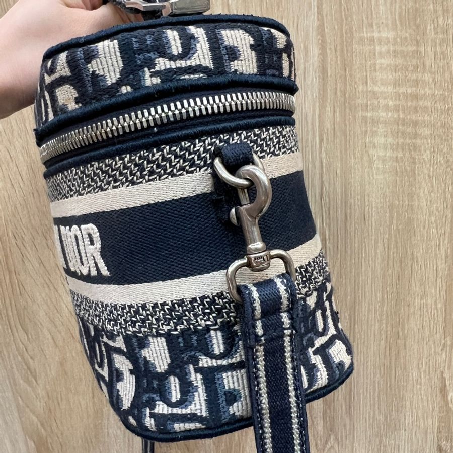 Dior 緹花布霧銀釦手提斜背化妝包-1